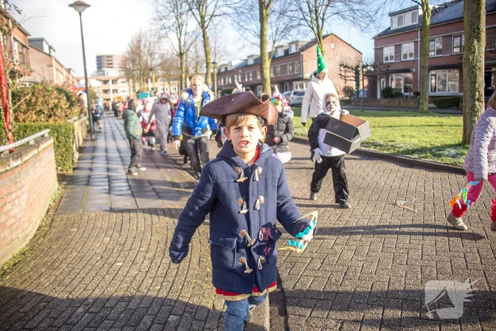 Creatieve en kleurrijke kinderoptocht