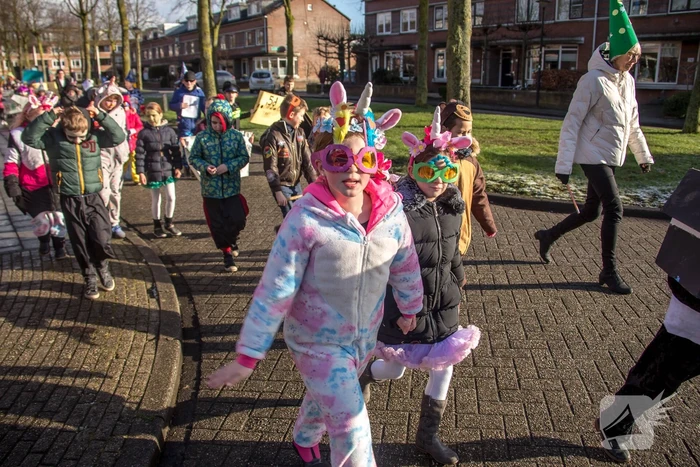 Creatieve en kleurrijke kinderoptocht