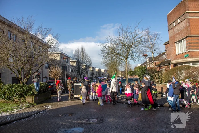 Creatieve en kleurrijke kinderoptocht