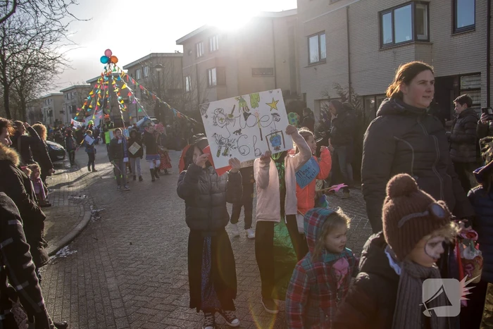 Creatieve en kleurrijke kinderoptocht