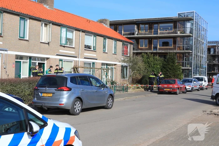 Politie-onderzoek na overleden persoon in woning