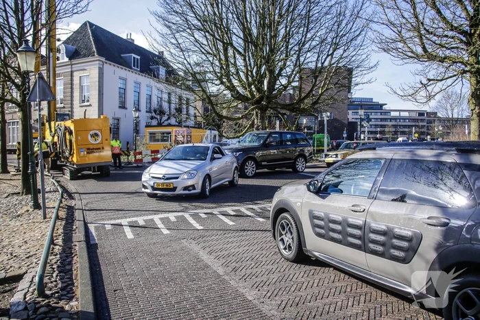 Verkeer gestremd door kraanwerkzaamheden