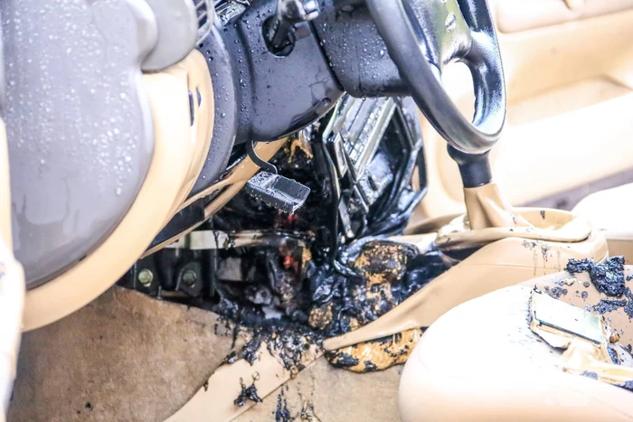 Auto verwoest door brand