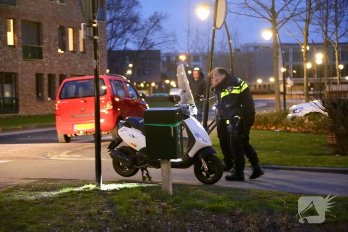 Overstekende scooterrijder aangereden