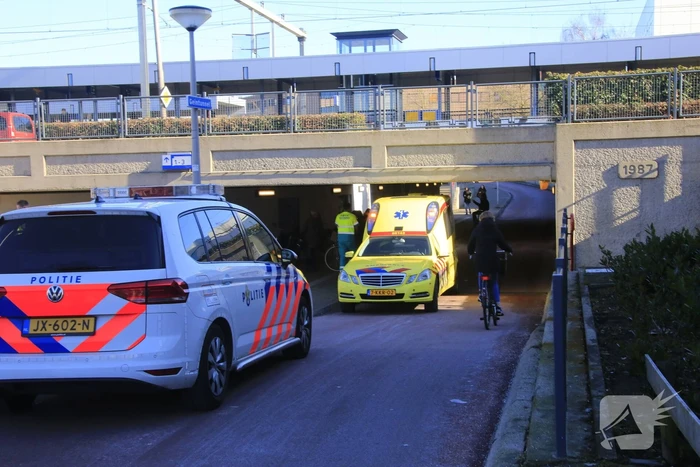 Fietsers botsen in fietstunnel