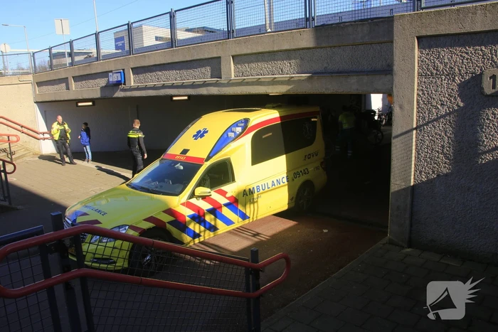 Fietsers botsen in fietstunnel