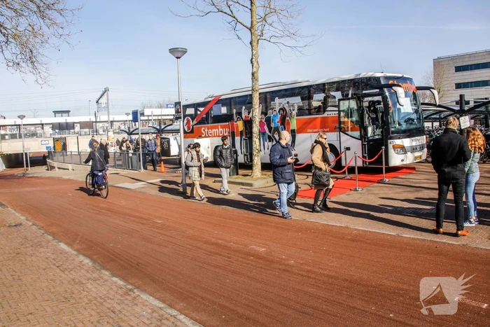Burgemeester leidt leerlingen ROC naar de stembus