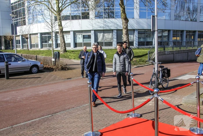 Burgemeester leidt leerlingen ROC naar de stembus