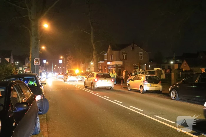 Auto botst tegen muur Gildehuis na uitwijkmanoeuvre