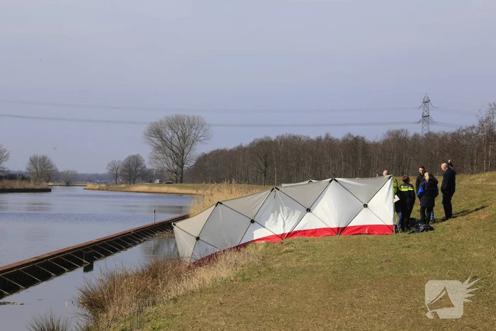 Overleden persoon in water aangetroffen