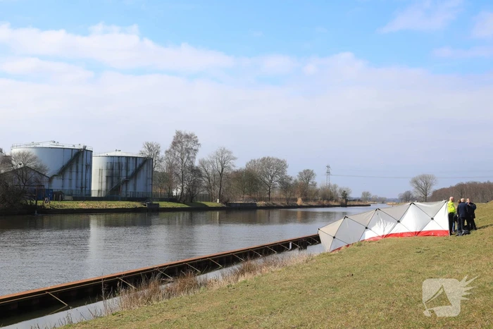 Overleden persoon in water aangetroffen