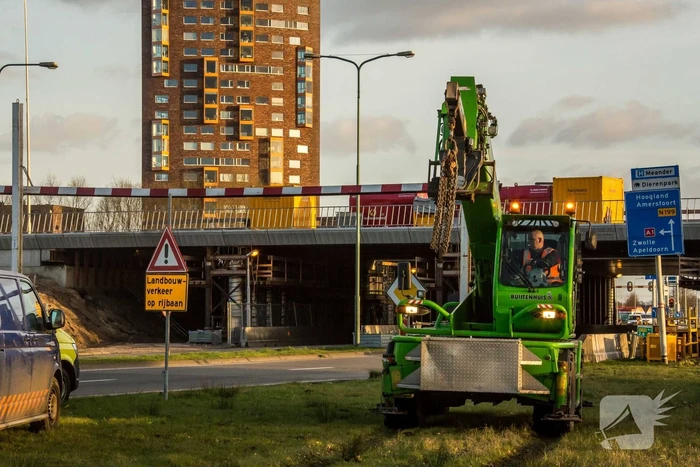 Herstelwerkzaamheden na aanrijding met hoogtebalk