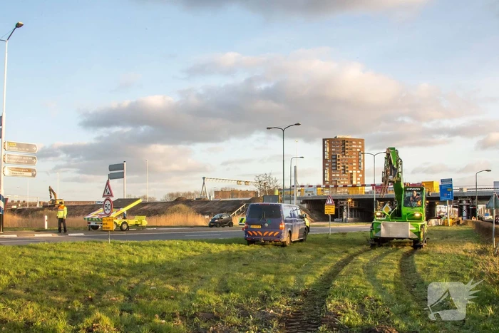 Herstelwerkzaamheden na aanrijding met hoogtebalk