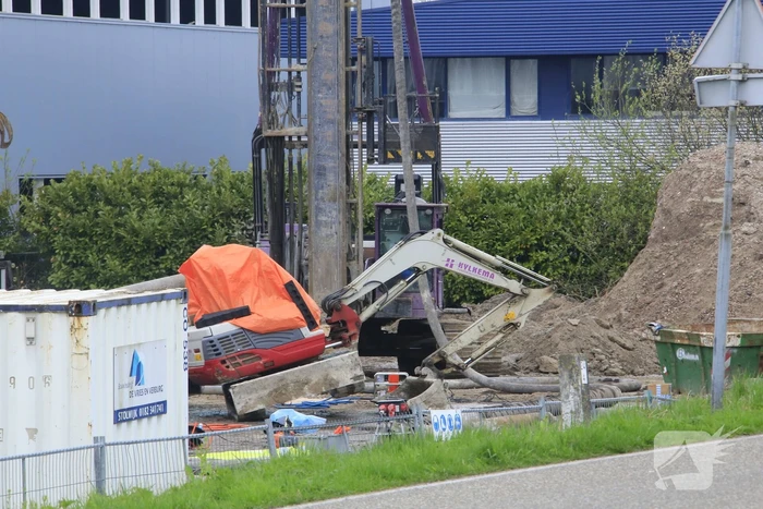 Kraanmachinist overleden na vallende heipaal