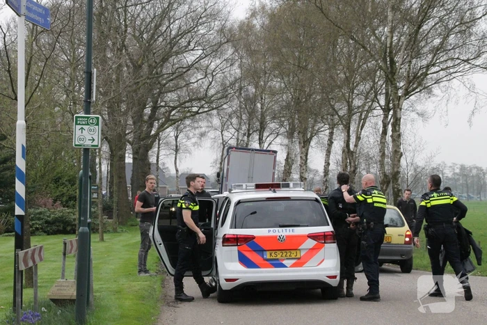 Motorrijder raakt gewond na crash tegen boom