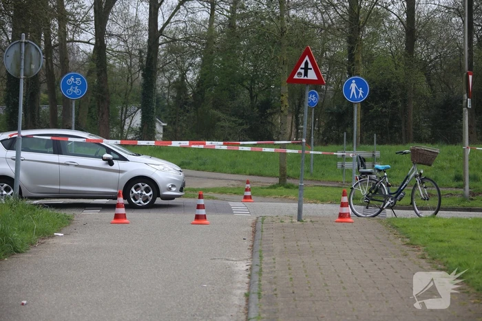 Fietsster aangereden door auto
