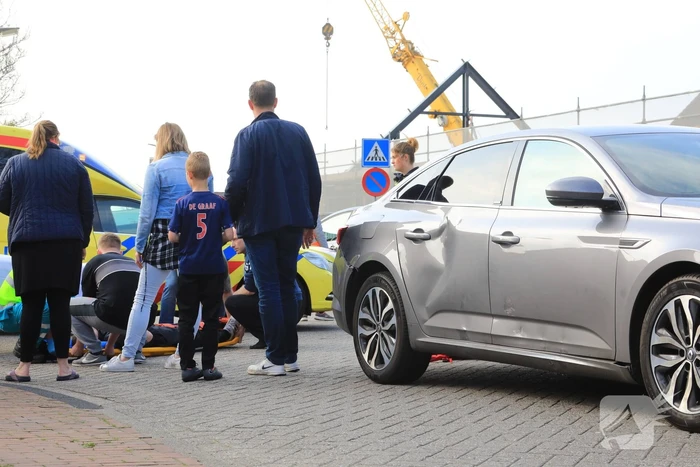 Scooterrijder gewond na botsing met auto