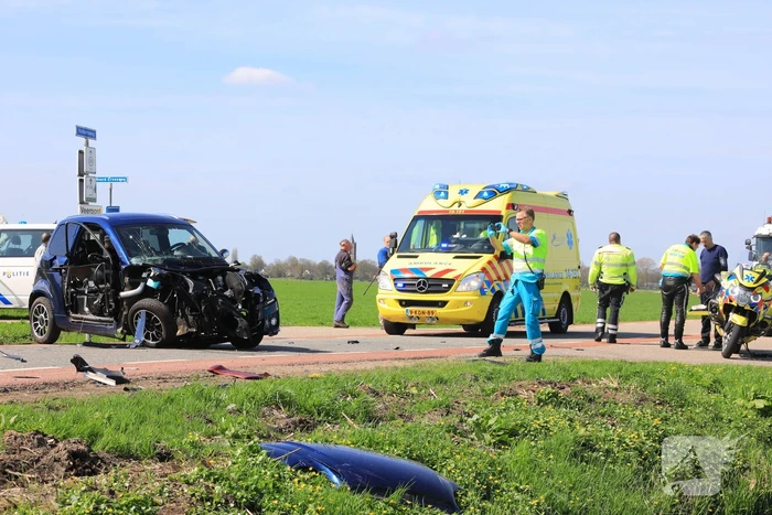 Auto te water na ongeval met brommobiel