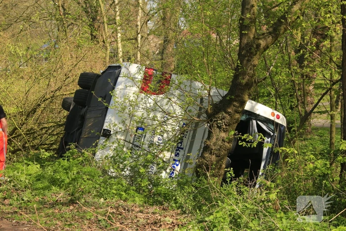 Drie gewonden bij groot busongeluk