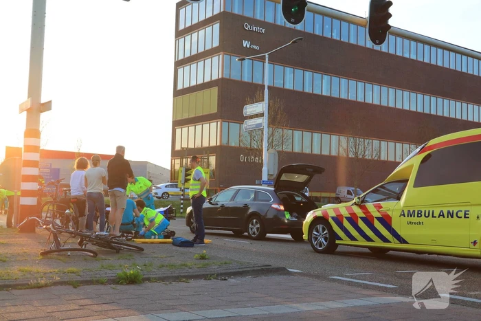 Overstekende fietsster aangereden door motor