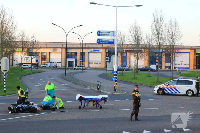 Overstekende fietsster aangereden door motor