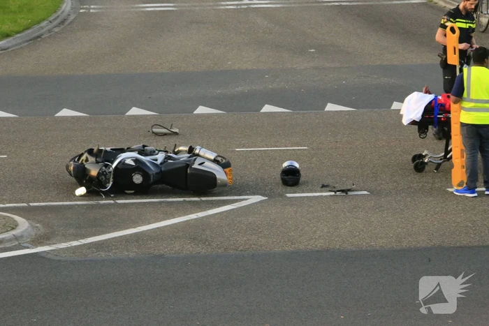 Overstekende fietsster aangereden door motor