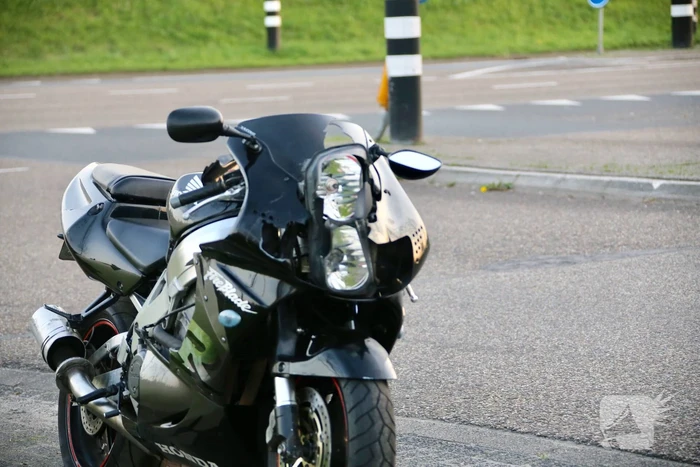 Overstekende fietsster aangereden door motor