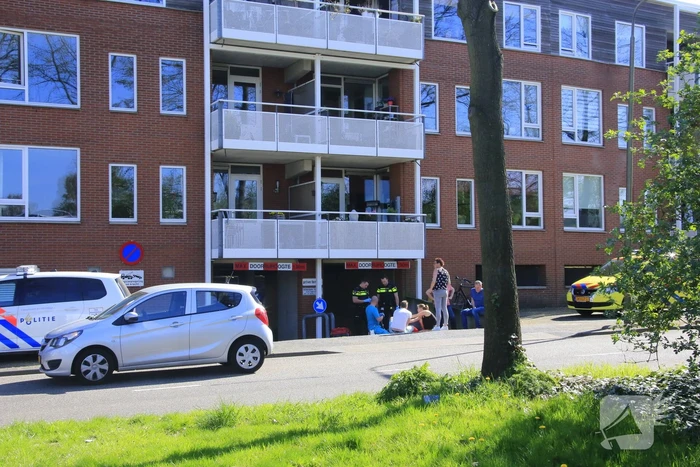 Fietser knalt tegen muurtje