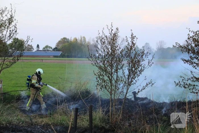 Voorbijgangers treffen  natuurbrand aan