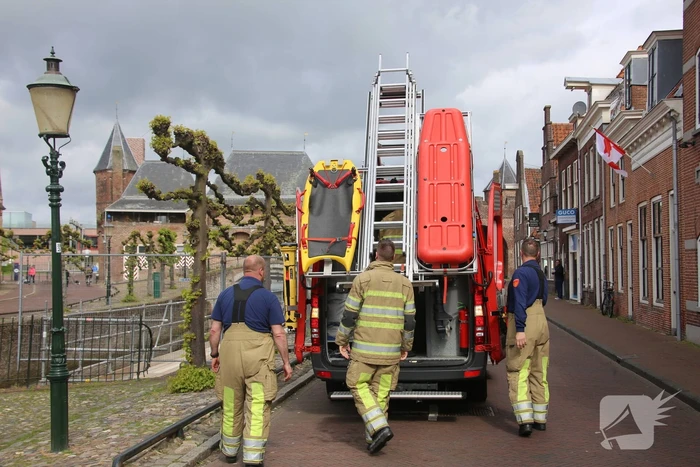 Brandweer redt vastzittende eendjes