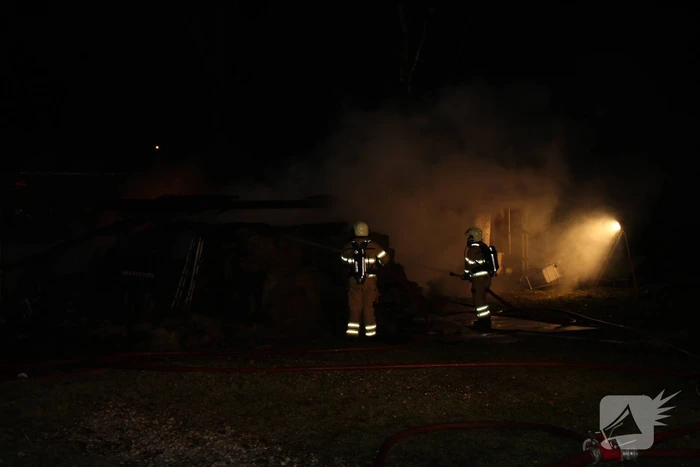 Uitslaande brand verwoest schuur