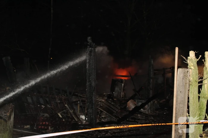 Uitslaande brand verwoest schuur