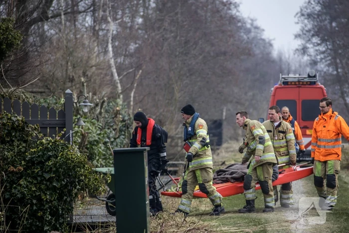 Brandweer redt logeerhond Buck (1,5) uit water De Meent