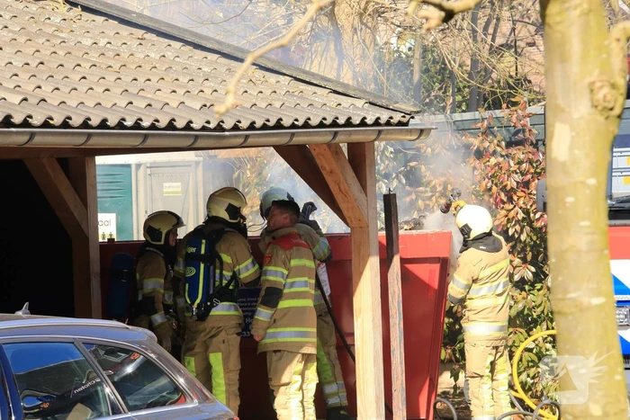 Veel rook bij containerbrand