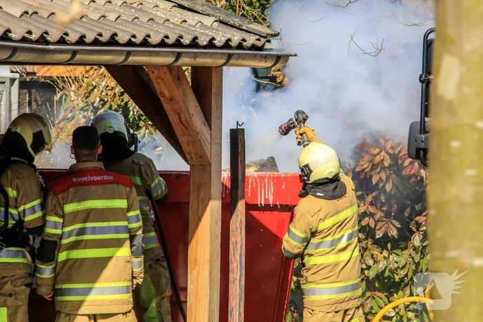 Veel rook bij containerbrand