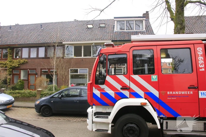 Brandweer ventileert woning na verbrande maaltijd in oven