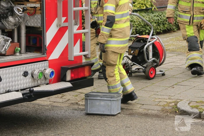 Brandweer ventileert woning na verbrande maaltijd in oven