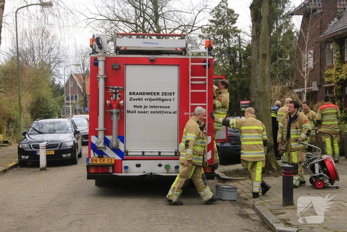 Brandweer ventileert woning na verbrande maaltijd in oven