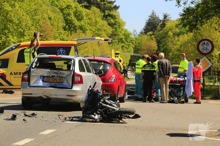 Motorrijder zwaar gewond bij kop-staartbotsing