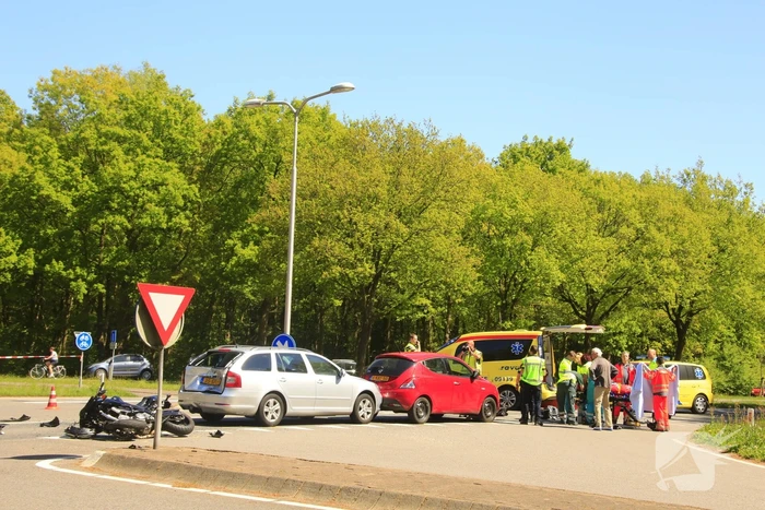 Motorrijder zwaar gewond bij kop-staartbotsing