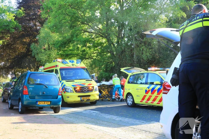 Overstekende fietser zwaargewond na aanrijding