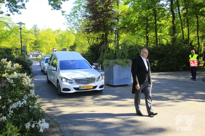 Erehaag bij uitvaart rijinstructeur Henk Reinink