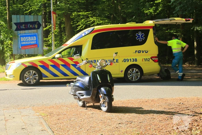 Brommerrijder gewond na botsing met auto