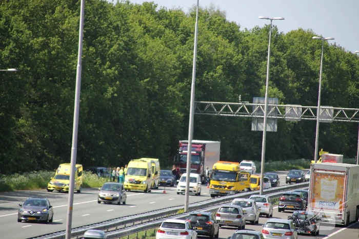 Twee rijstroken dicht na ongeval met vrachtwagen