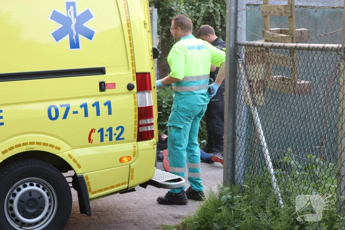Man aangehouden en gewond naar ziekenhuis