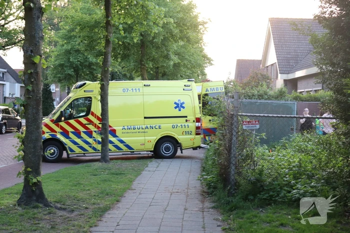 Man aangehouden en gewond naar ziekenhuis