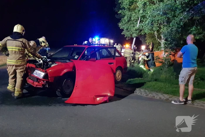 Gewonde bij aanrijding tussen bestelwagen en auto