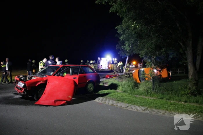 Gewonde bij aanrijding tussen bestelwagen en auto