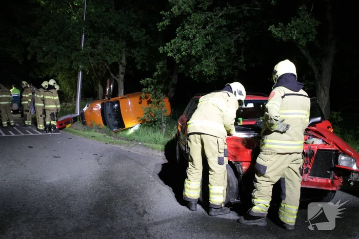 Gewonde bij aanrijding tussen bestelwagen en auto