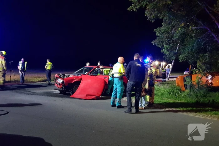 Gewonde bij aanrijding tussen bestelwagen en auto